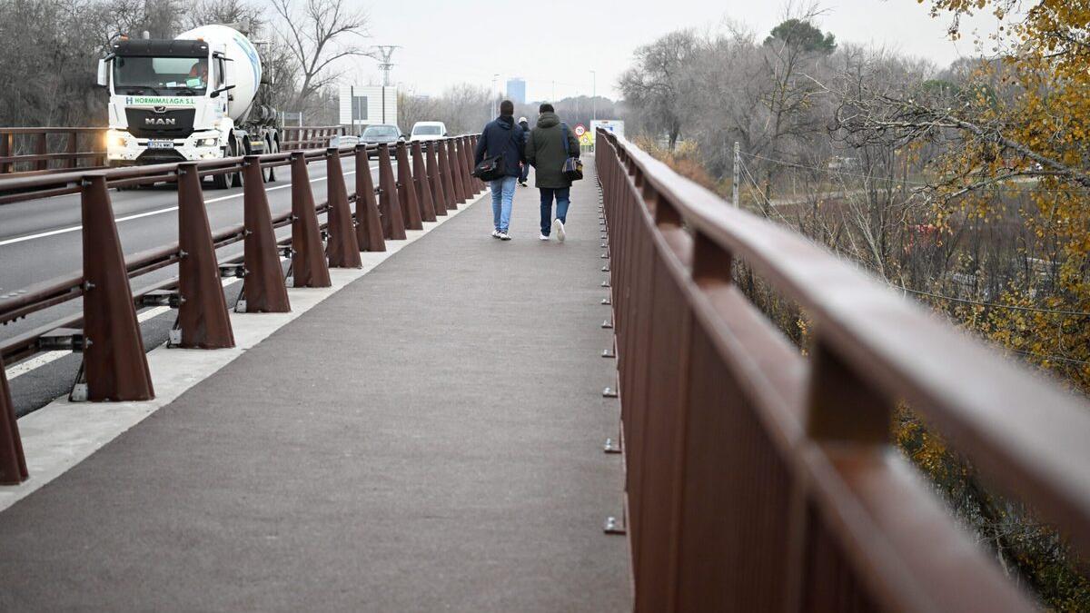 Así han quedado las aceras del puente de Zulema