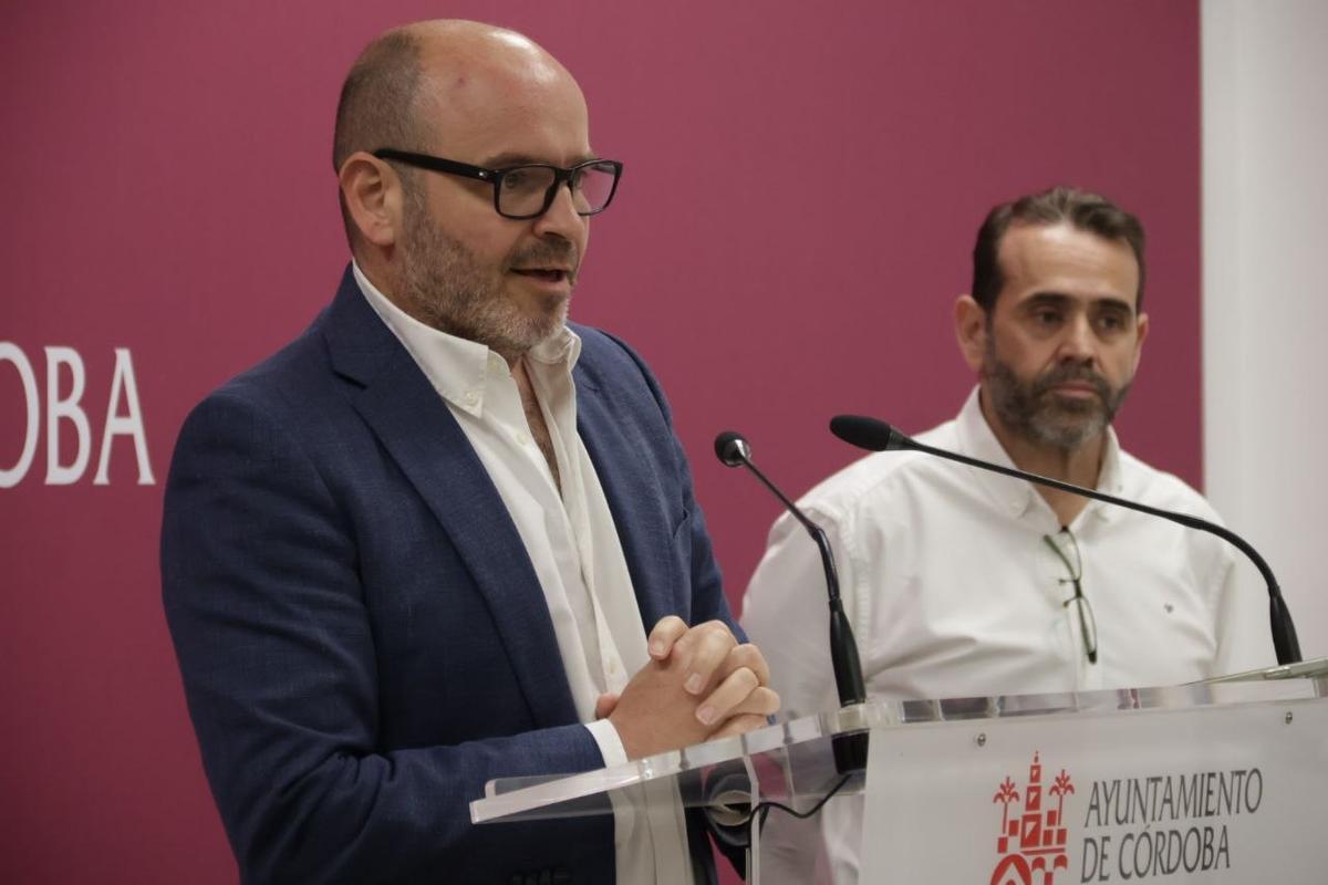 Bernardo Jordano y José María Jiménez en la sala de prensa del Ayuntamiento.