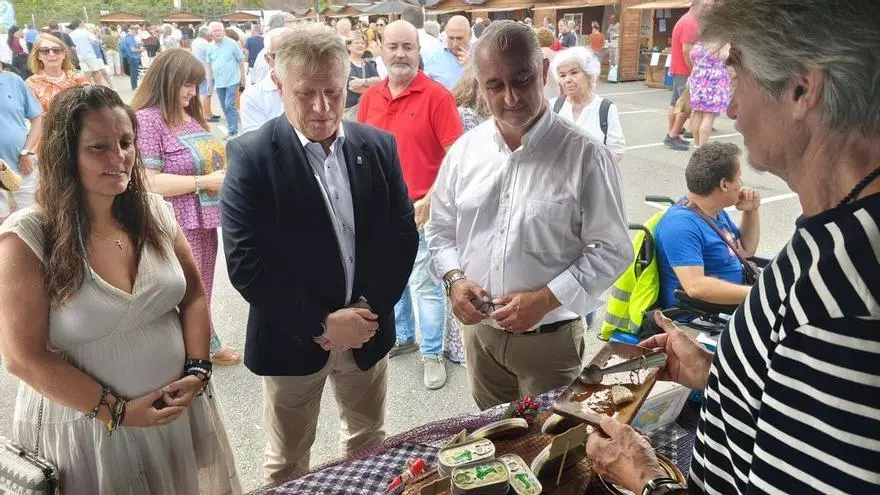 La Feria de la Conserva de Candás, en Carreño, arranca su 37.° edición con gran afluencia y muchas ventas: "Es un éxito rotundo"