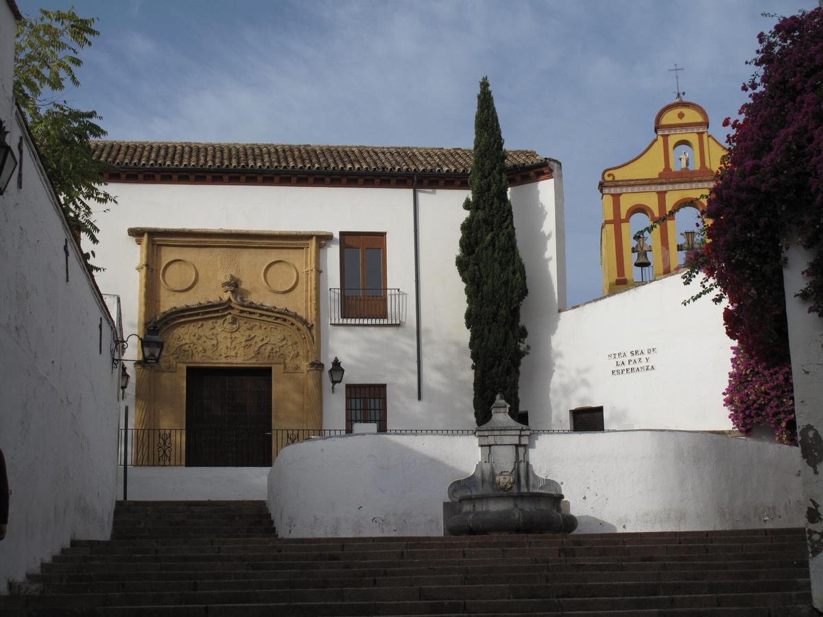 Imagen de archivo de la Cuesta del  Bailío en la que se observa el ciprés