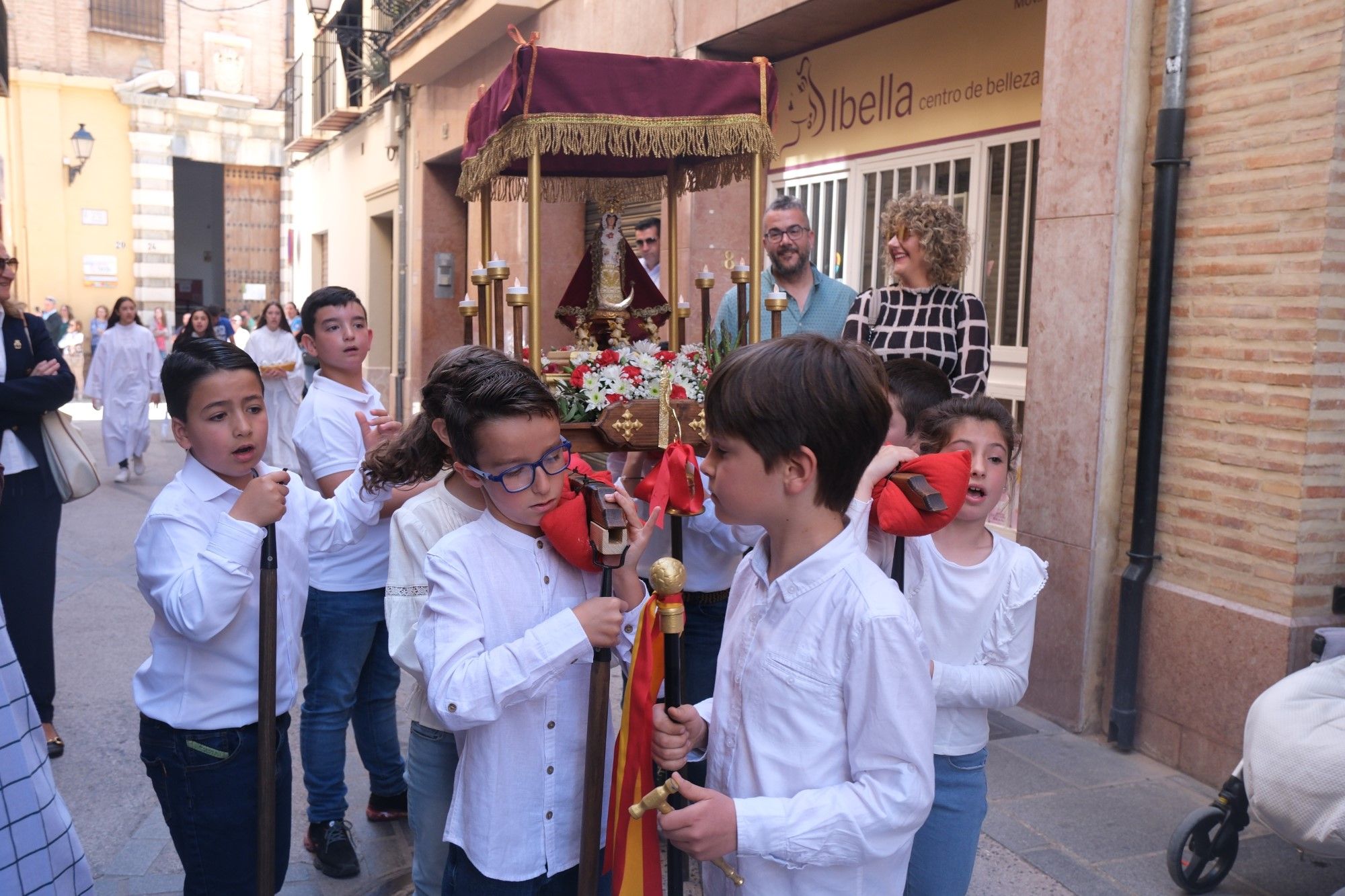Concentración de tronos chicos en Antequera