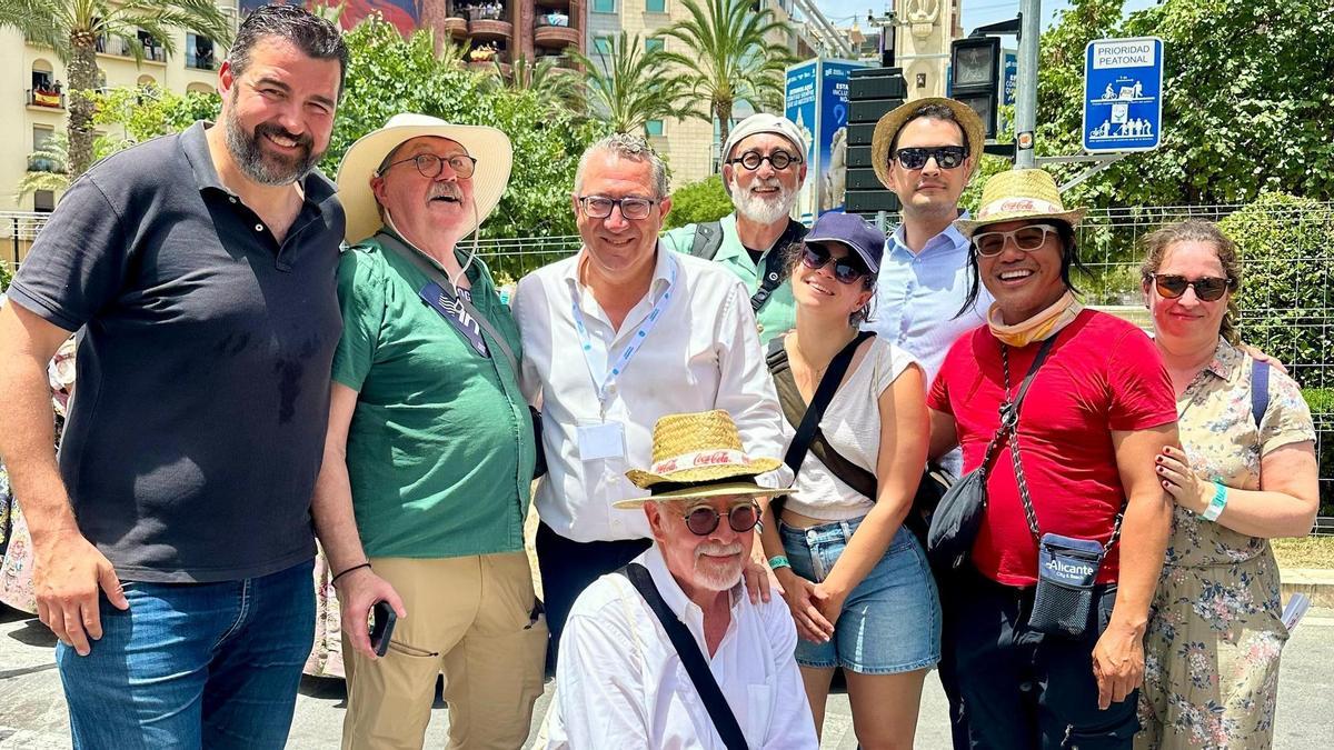 Durante su estancia han asistido a algunos de los actos más representativos de las fiestas, como una mascletà o la tradicional Ofrenda de Flores