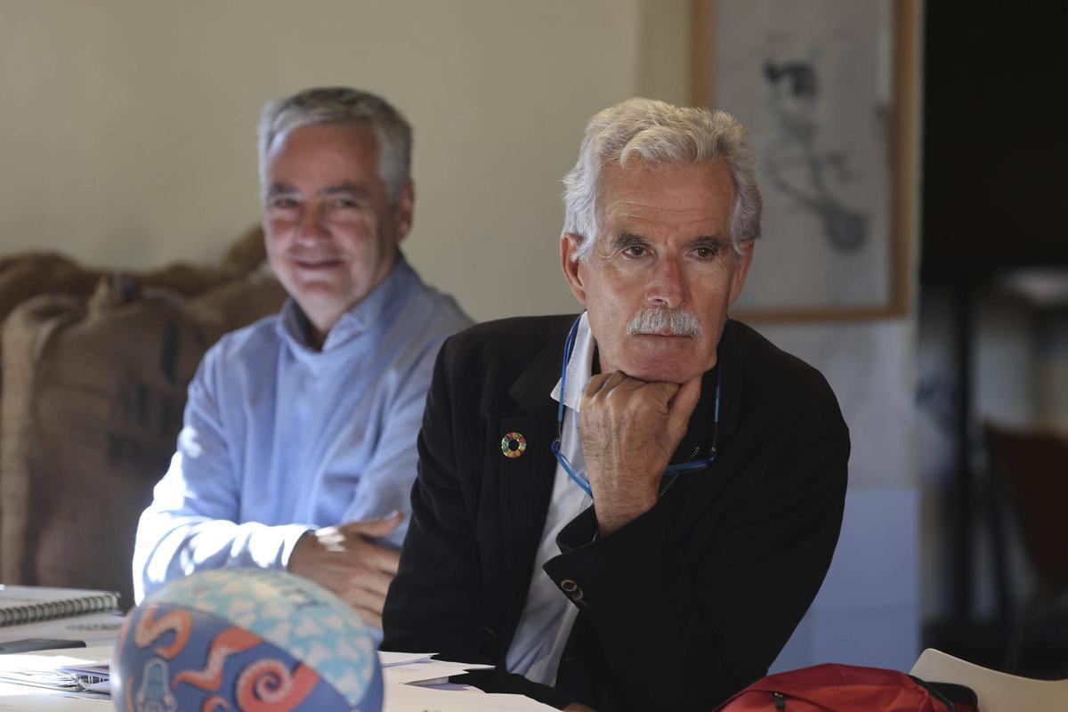 Jesús Abadía, director general de Energías sin Fronteras (ESF) y Daniel Adrados, responsable de operaciones de ESF