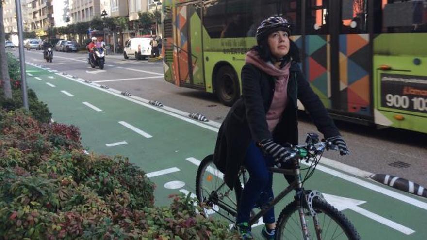 FARO se sube a la bici para recorrer el tramo del carril urbano de Vigo