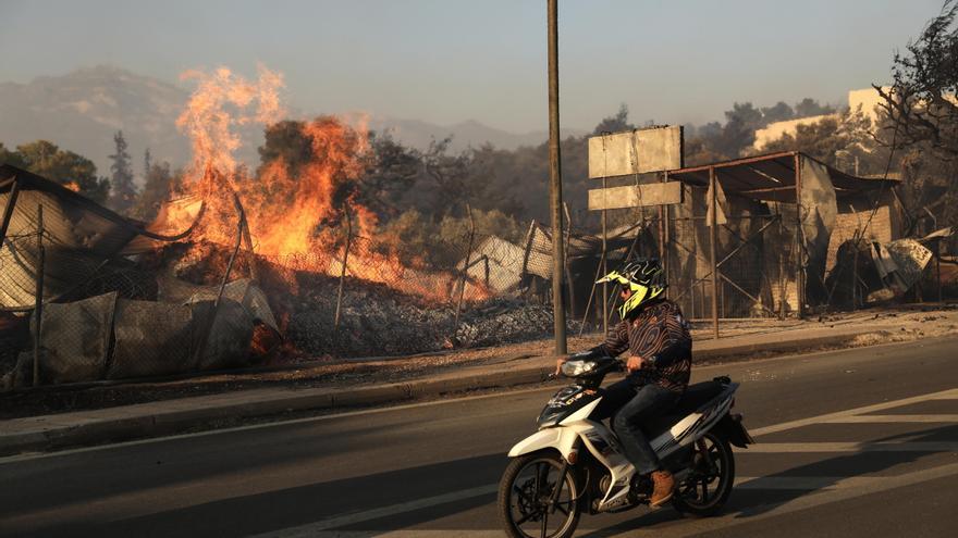 Grecia pide ayuda para controlar los fuegos