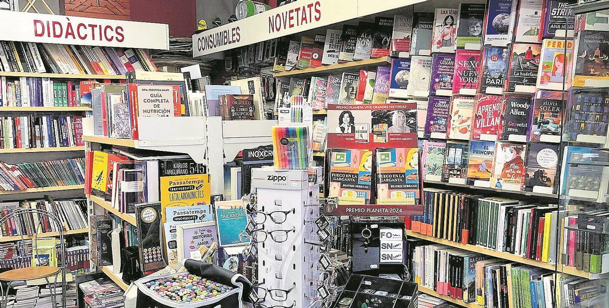 Interior de la Impremta Llibreria Cadí, en Puigcerdà (Girona).