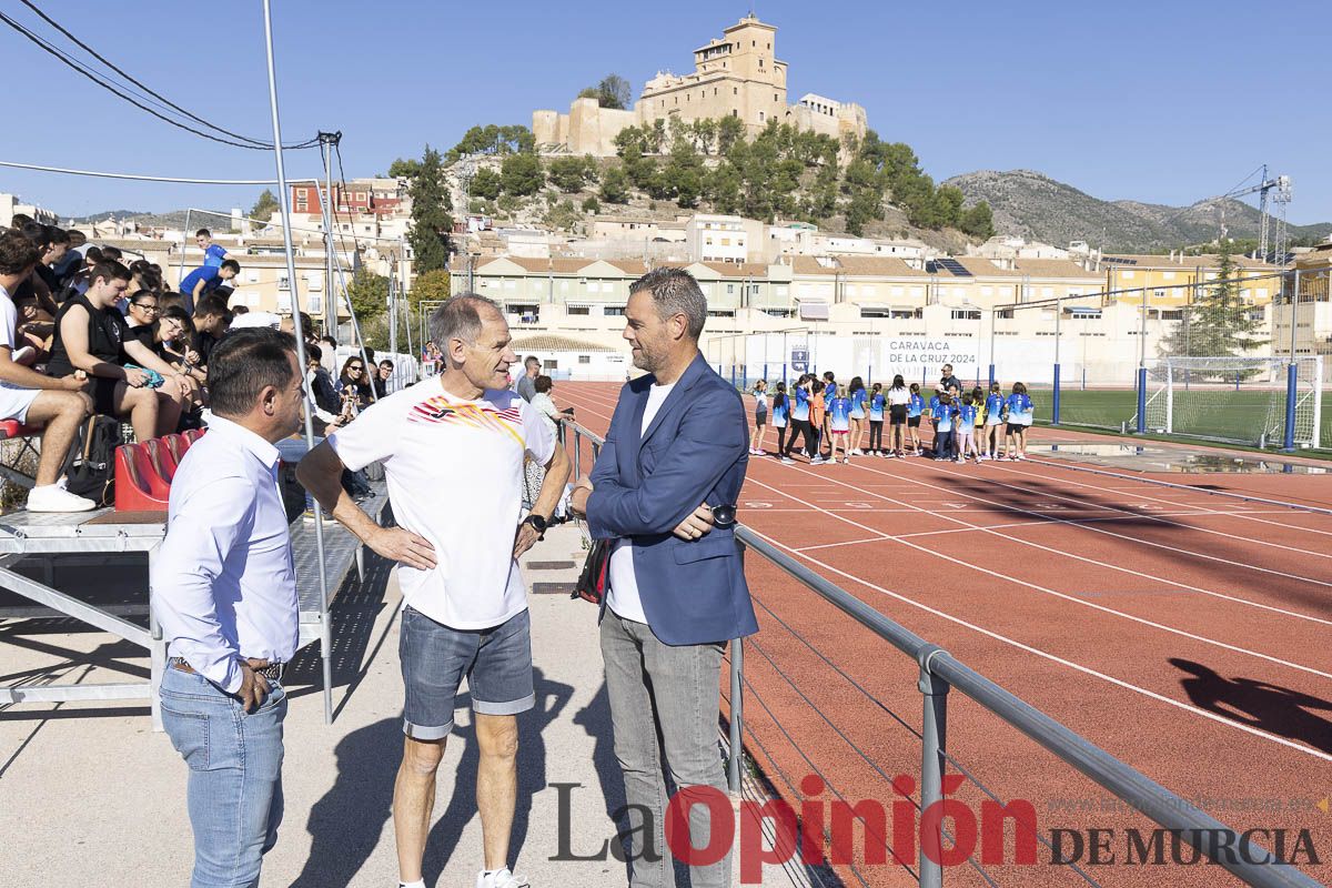 Abel Antón vistiba la Escuela Municipal de Atletismo de Caravaca