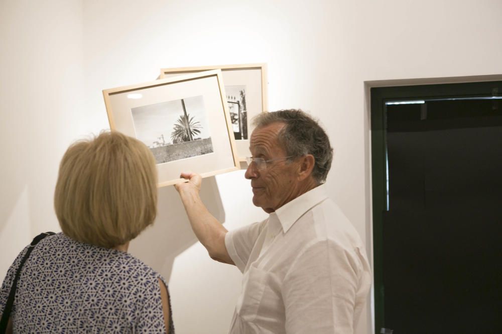 Eliseo Pascual inaugura la exposición de fotografía «Las luces de Torre Juana».