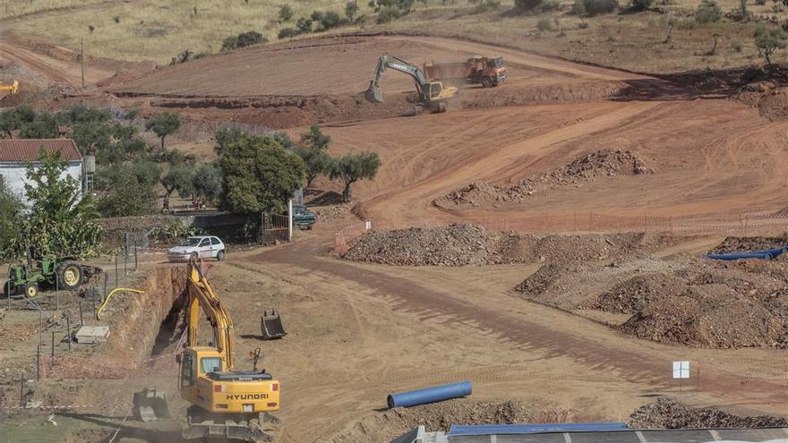 Halladas dos grutas en las obras de la ronda sureste de Cáceres