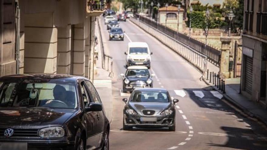 Los vehículos tienen que acceder al centro de la ciudad por el Viaducto y el cauce del río, al tiempo que se ha abierto al tráfico la plaza de Ferrándiz y Carbonell.