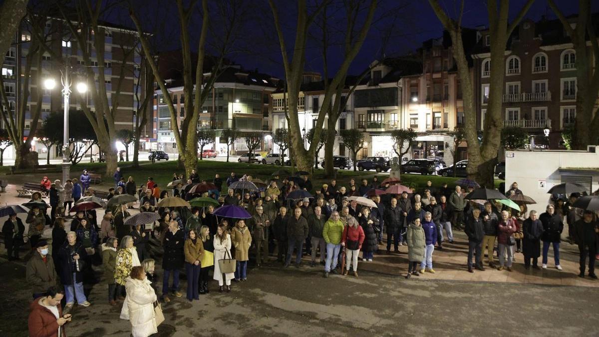 Protesta contra los malos olores en La Felguera.
