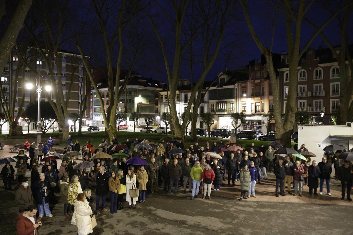 Protesta contra los malos olores en La Felguera.