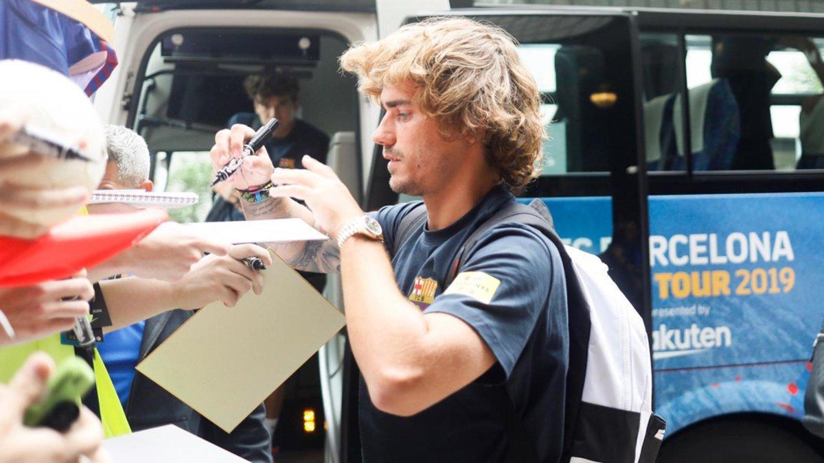 La llegada del FC Barcelona a su hotel en Tokio