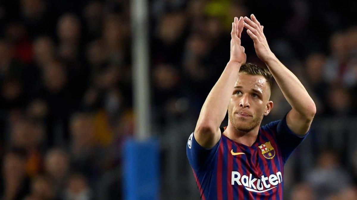 Arthur es la novedad del entrenamiento del Barça