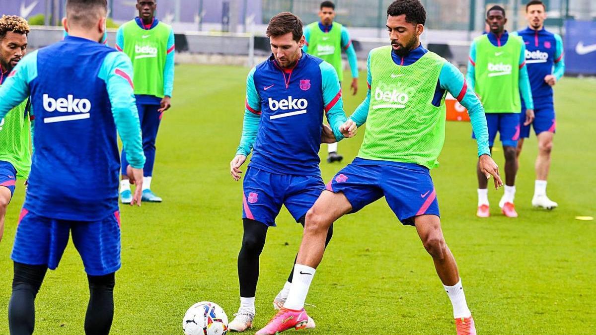 La plantilla del Barcelona es va entrenar ahir al matí a la Ciutat Esportiva.