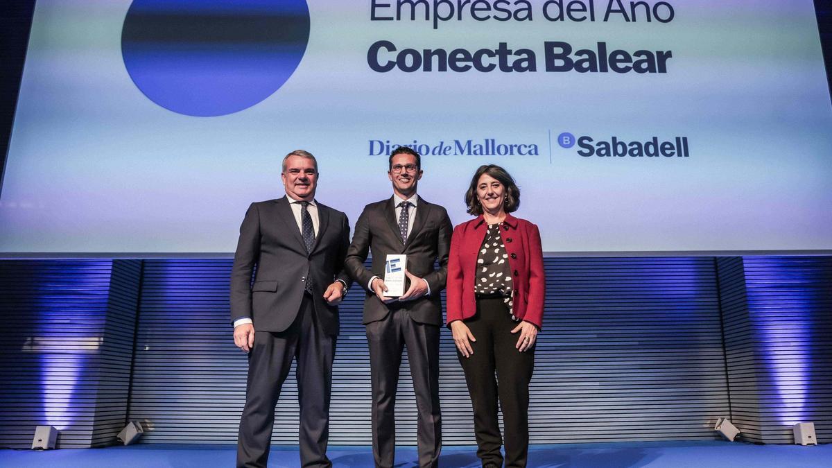 Joan Miquel, de ConectaBalear, junto a Marisa Goñi y Fernando Canós.