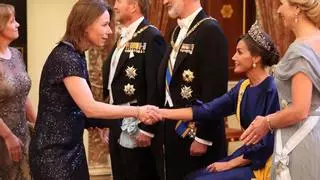 La reina Letizia normaliza las dolencias en los pies