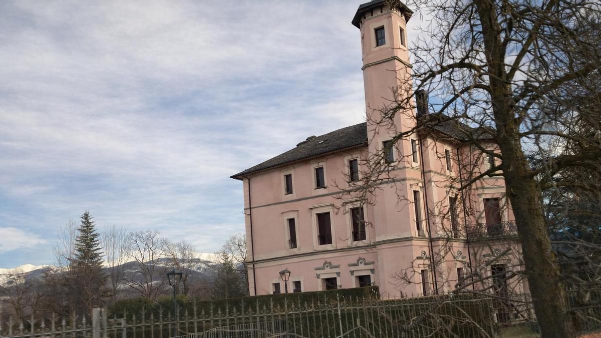 La Villa San Antonio de Puigcerdà i la finca que l'envolta que va albergar un camp de concentració