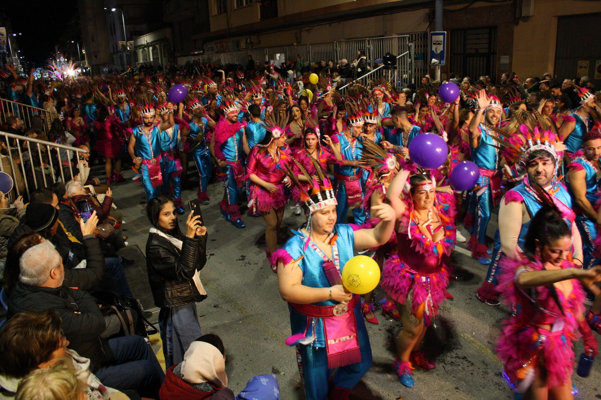 Macrogalería de fotos del primer gran desfile del Carnaval de Vinaròs