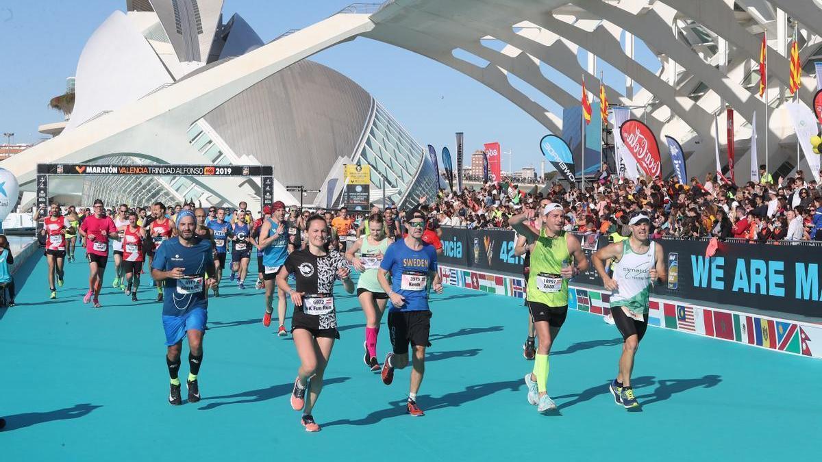 Llegada a meta en la edición de 2019 del Maratón Valencia Trinidad Alfonso EDP