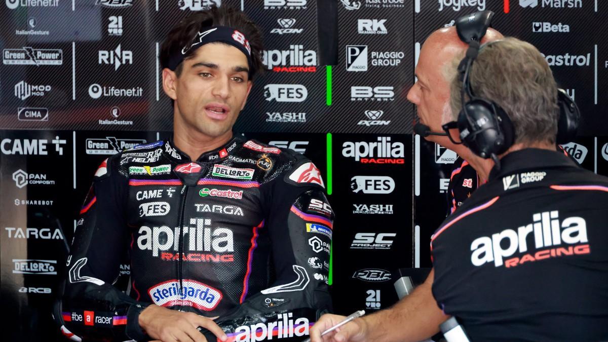 Jorge Martín, en el box antes de una carrera con Aprilia