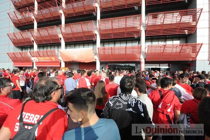 Tensión en la puerta de Nueva Condomina