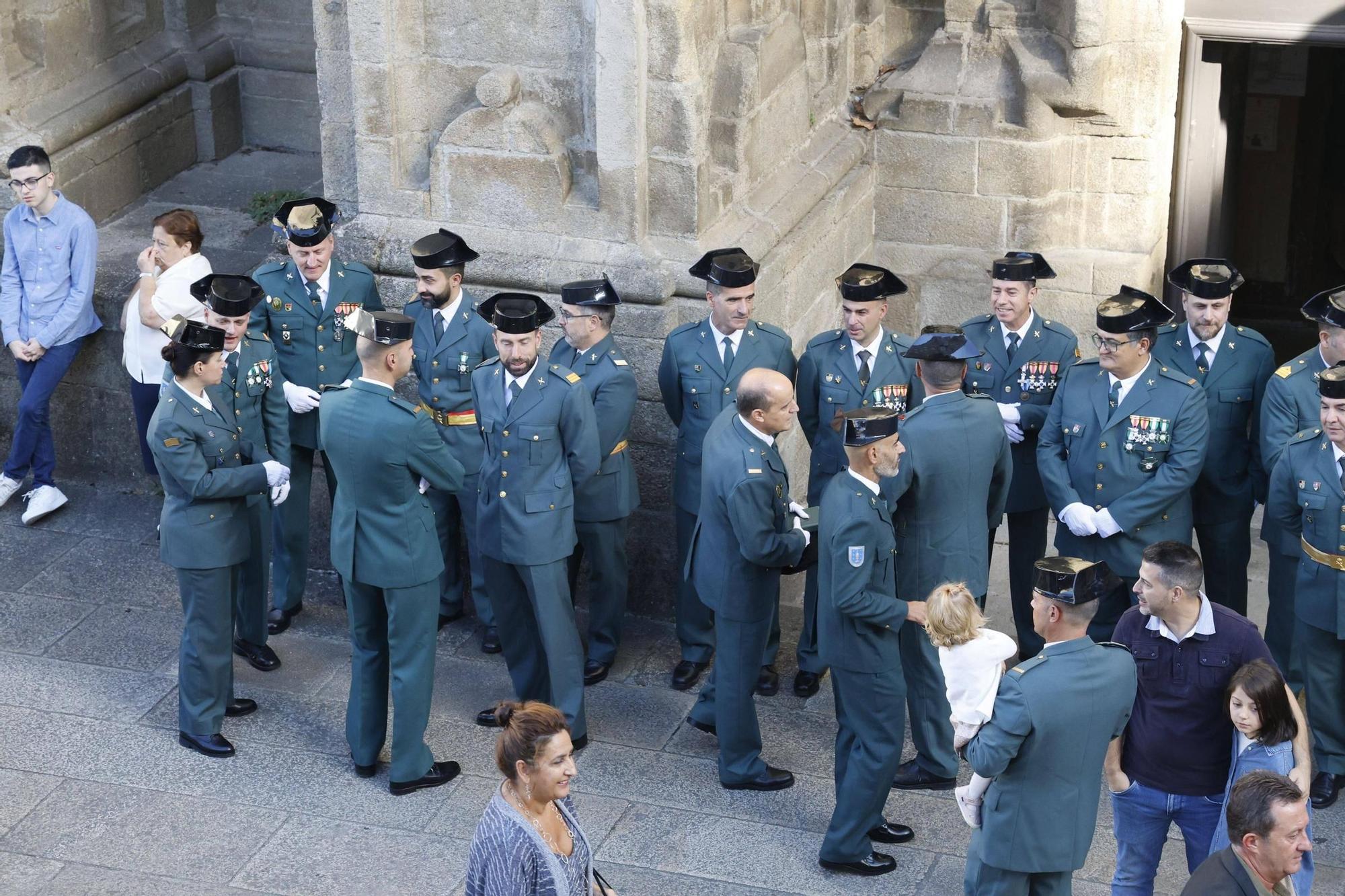 Imágenes del homenaje de la Guardia Civil a la Virgen del Pilar en el convento de San Francisco