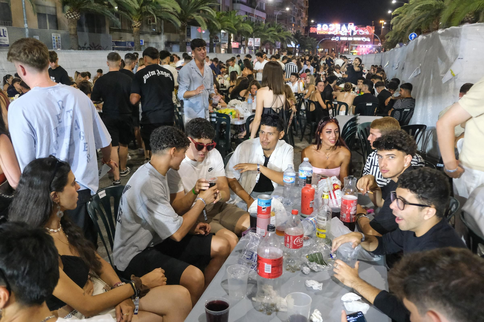 Galería de fotos: así es salir de fiestas en Hogueras de Alicante
