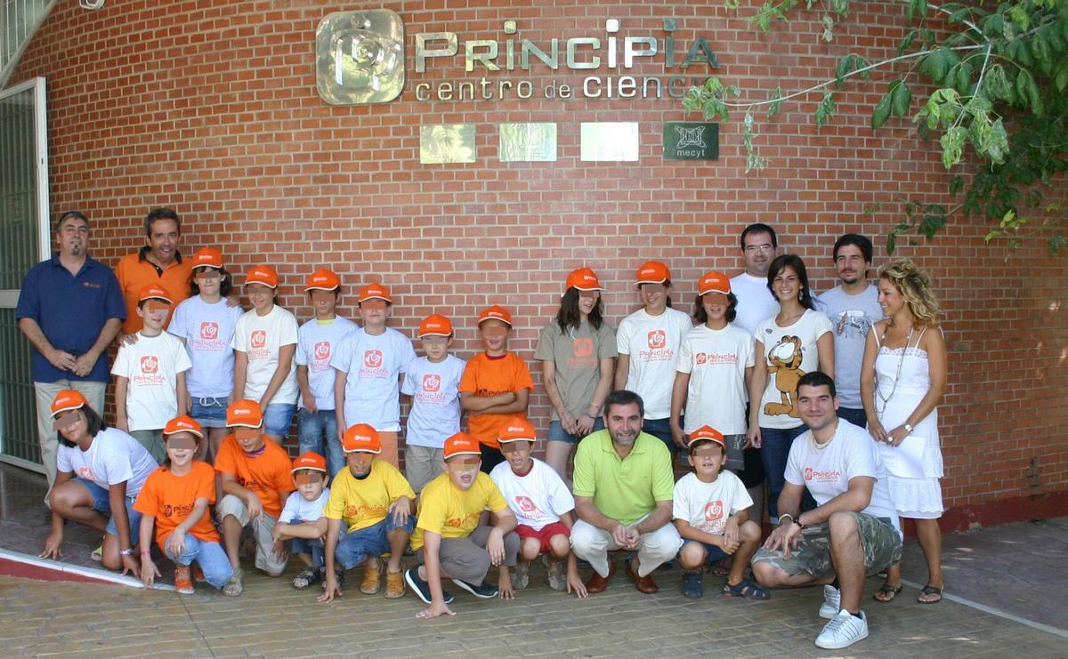 Visita de colegiales a Principia en una foto de archivo.