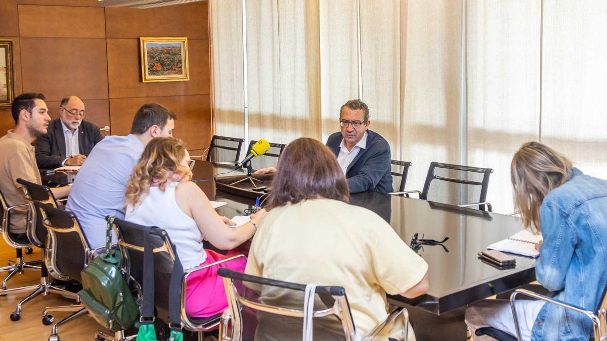 El alcalde, durante la comparecencia para lamentar el &quot;olvido&quot; de Benidorm en los Presupuestos Generales del Estado.