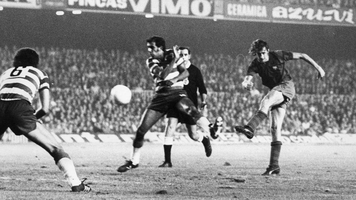 Cruyff, en un partido de Liga contra el Granada