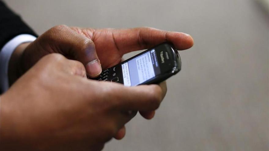 El SMS cumple 25 años relegado al olvido por WhatsApp