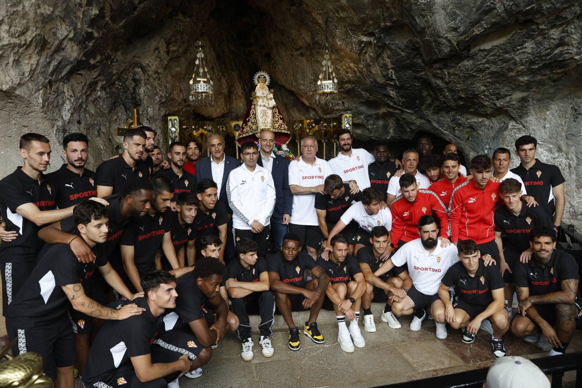 EN IMÁGENES: Visita del Sporting a La Santina en Covadonga