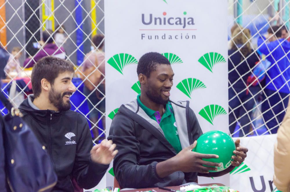 La plantilla del Unicaja visita el MIMA