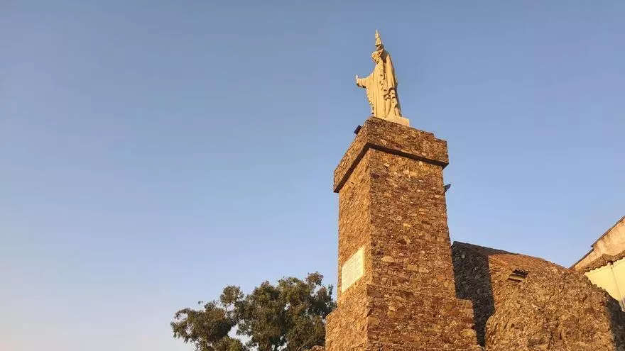 Vídeo | Así se disfrutó del eclipse solar desde el Santuario de la Virgen de la Montaña en Cáceres