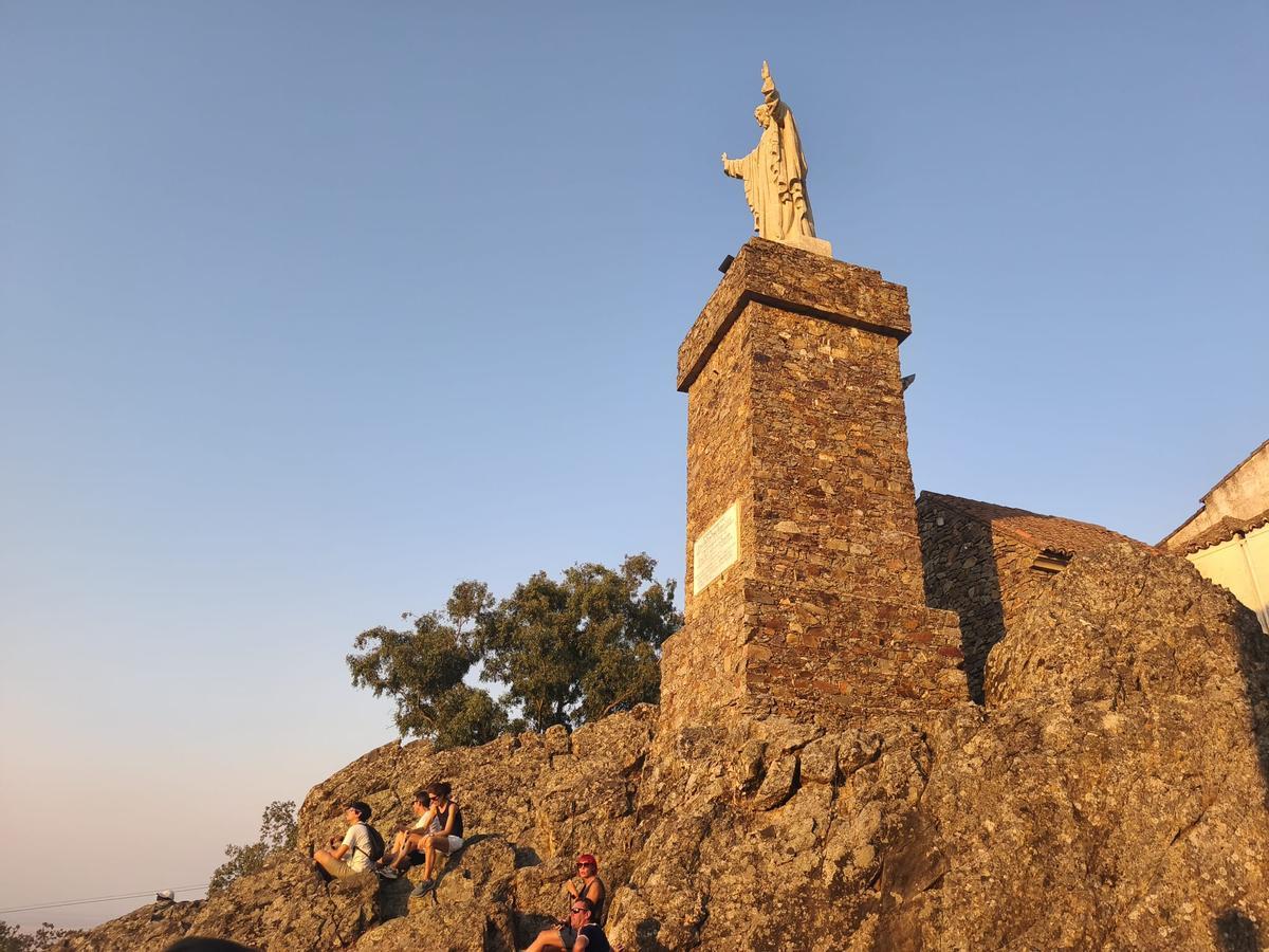 Momento del eclipse en el Santuario de la Virgen de la Montaña