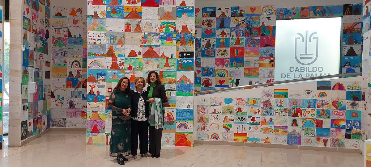 María Dolores Mulá y Carmen Santisteban con Carmen Rosa Sánchez, vicerrectora de la Universidad de La Laguna