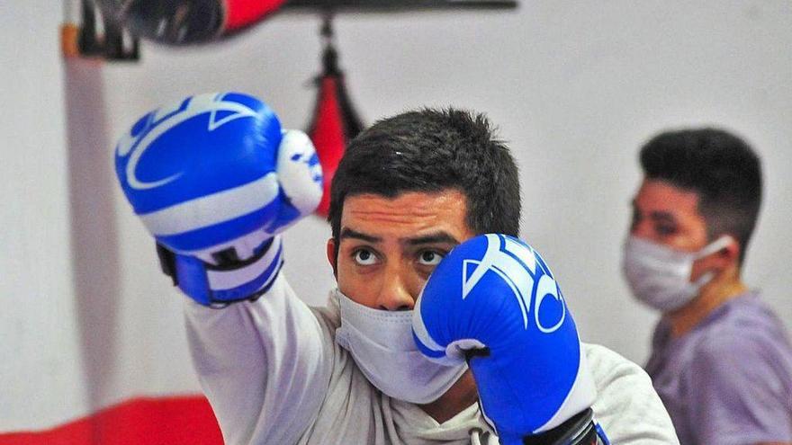 Los entrenamientos se han reducido al máximo en el Club de Boxeo Arousa.