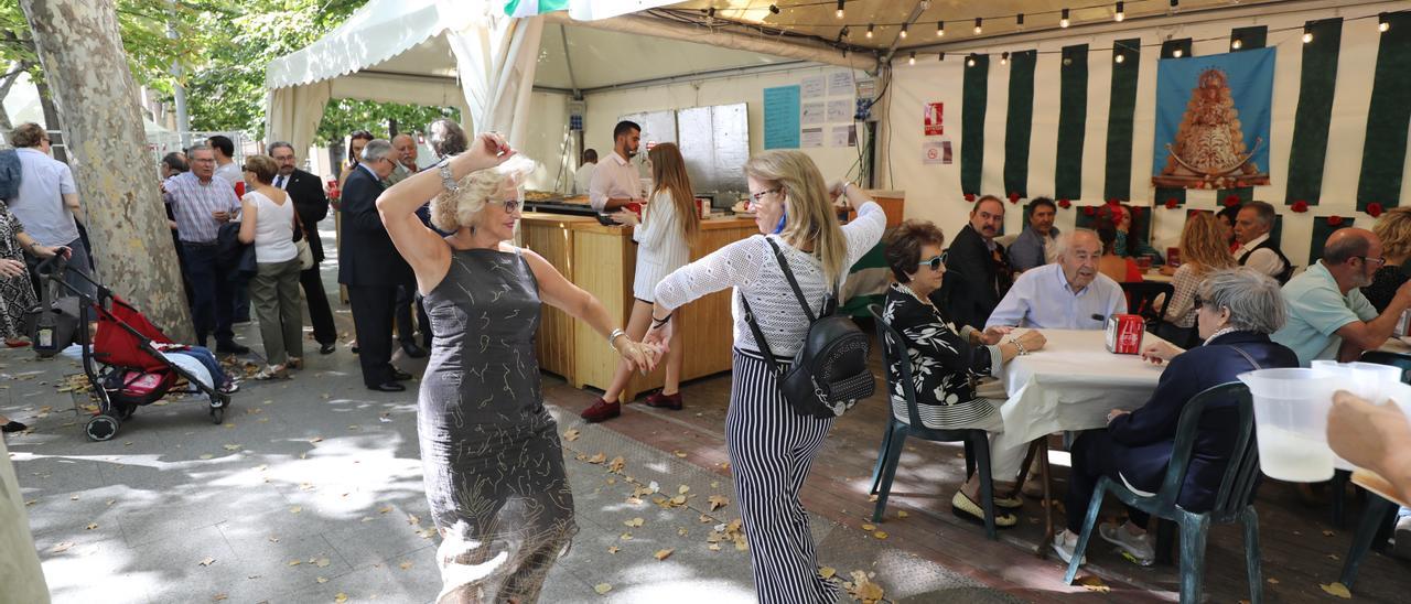 Casetas regionales instaladas en la plaza Aragón durante las Fiestas del Pilar.