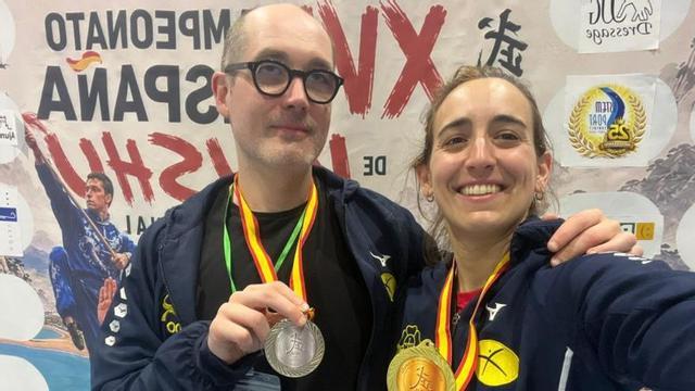 Rodrígo García y Alba Niño, con sus medallas en el Nacional.  |