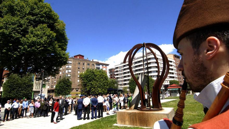 El Círculo Aeronáutico de La Felguera, impulsor del festival aéreo de Gijón, se encuentra al borde de la desaparición