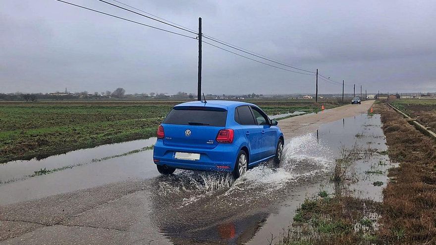 Protección Civil recomienda evitar el camino viejo de Villaralbo