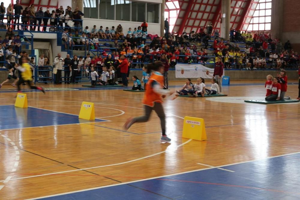 Jugando al atletismo en Alcantarilla