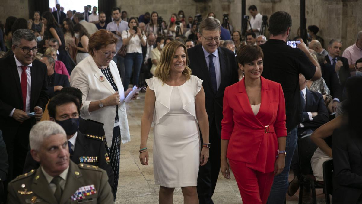 Bernabé, junto al president Puig, la ministra Rodríguez y los ex delegados del Gobierno Gloria Calero y Juan Carlos Fulgencio.