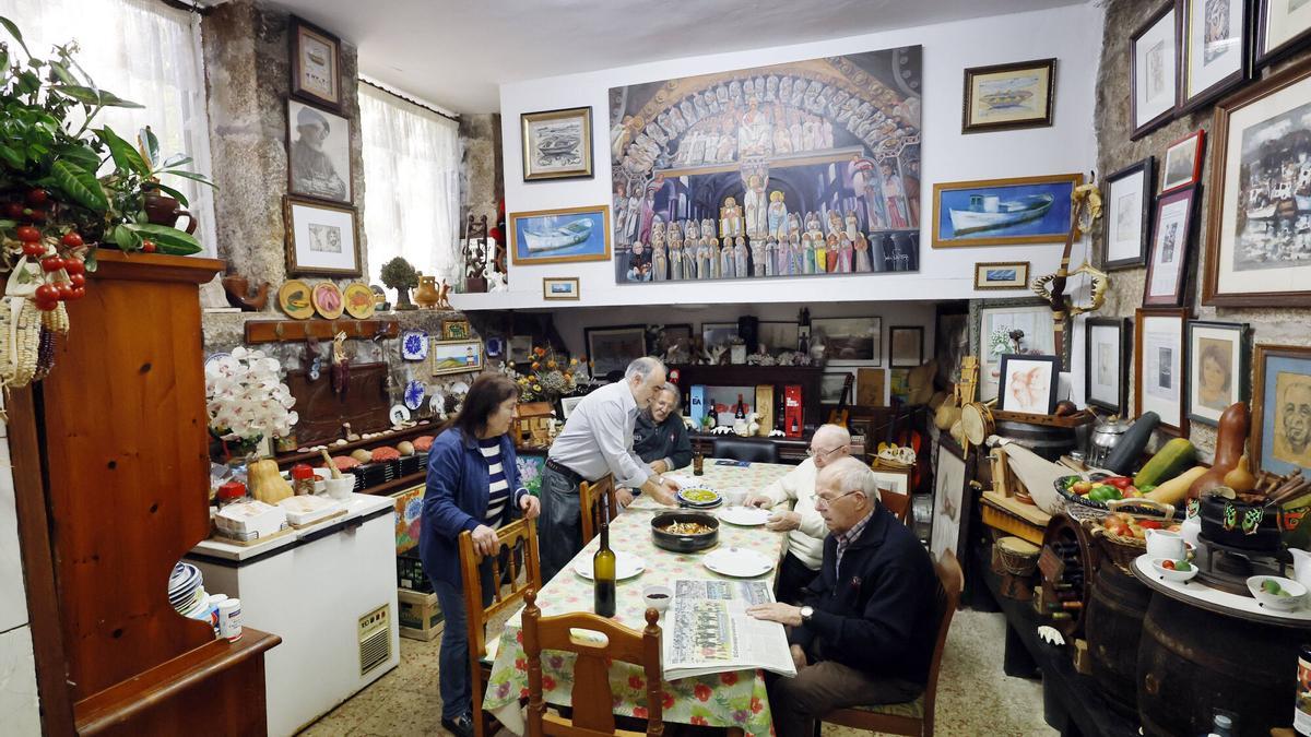 El histórico bar vigués Casa Roucos cerrará por la urbanización de Barrio do Cura