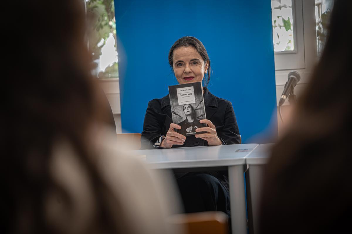 Amélie Nothomb, la escritora reconstruye la vida de su padre, a quien no pudo enterrar por culpa del confinamiento, en ‘Primera sangre’