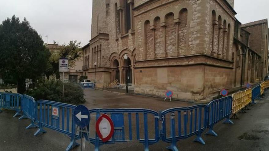 L&#039;àrea del voltant de l&#039;església de Santa Maria d&#039;Artés, protegida amb tanques