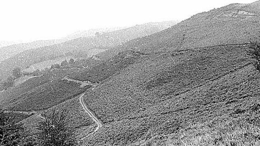 El cordal de Longalendo, entre los concejos de Mieres y Aller.