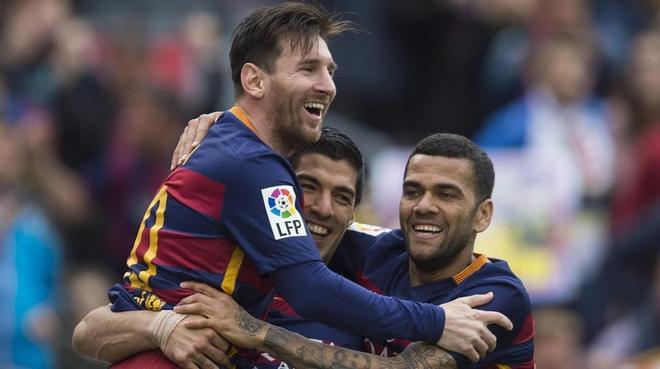 marcosl33807700 barcelona   08 05 2016        messi y alves felici160508195354