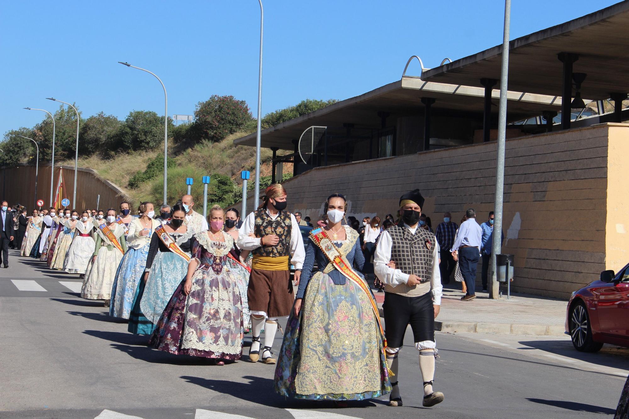 Carmen, Nerea y las cortes acompañan a las fallas de Quart y Xirivella en la procesión de la Senyera